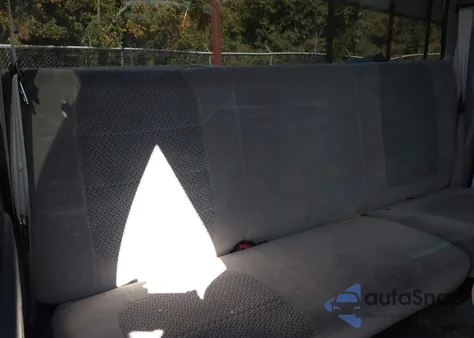 2001 Ford F-250 Lariat/Xl/Xlt z USA, uszkodzony, nr VIN 1FTNX20F01EB00282